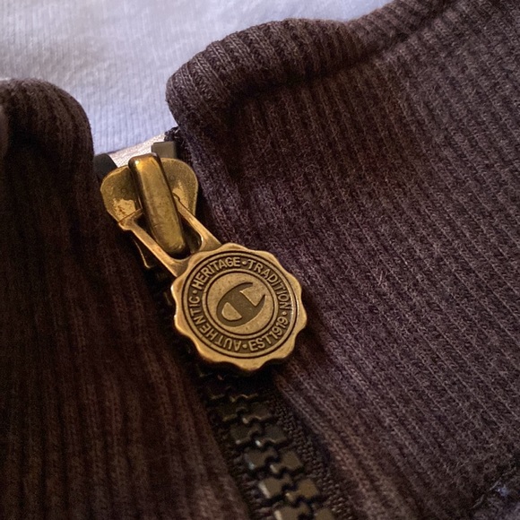 Notre Dame Cropped Sweatshirt - Picture 8 of 8